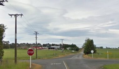 Two people die in two-vehicle crash at Southland's Isla Bank