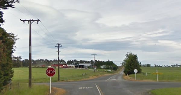 Two people die in two-vehicle crash at Southland's Isla Bank