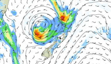 Subtropical low to bring heavy rain, strong winds and high seas