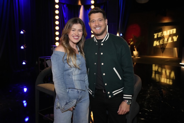 Alumni coach Michael Bublé returns as a mega mentor for Team Kelly