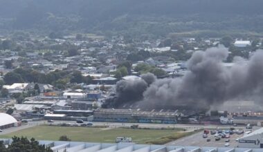 Large blaze at Upper Hutt car wreckers extinguished