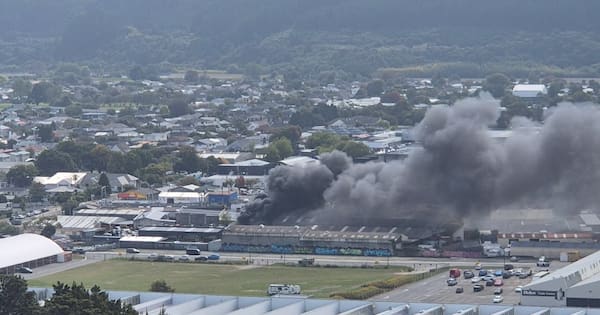 Large blaze at Upper Hutt car wreckers extinguished