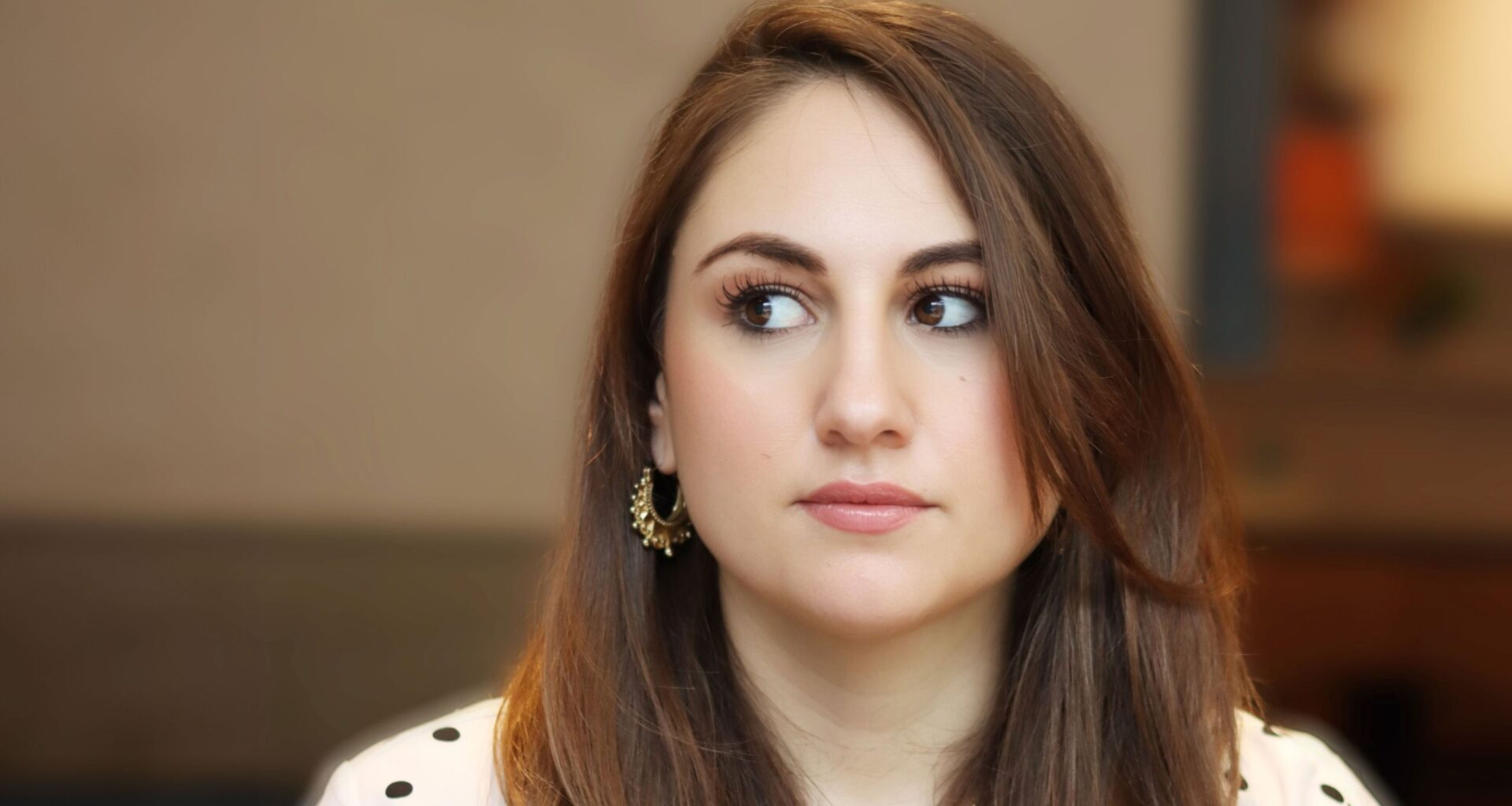 This $5 coffee shop trick beats a $5,000 studio shoot and it's perfect for building your portrait photography career