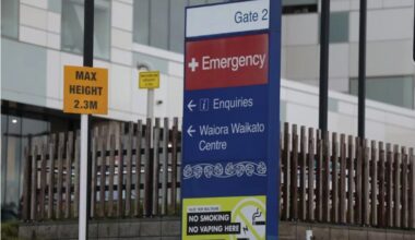 Diabetic patient died in hospital stairway after food delay