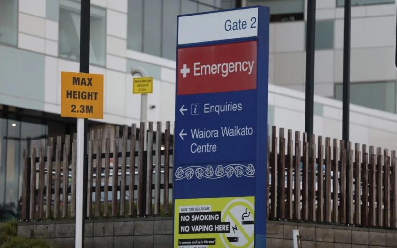 Diabetic patient died in hospital stairway after food delay