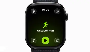 Image of Apple Watch with Workout app showing Outdoor Run in watchOS 26