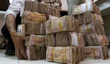 Cash shortages grip Yemen despite currency stabilisation | Business and Economy News