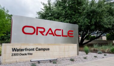 Oracle names Schneider Electric's Maxson as CFO amid soaring AI spending