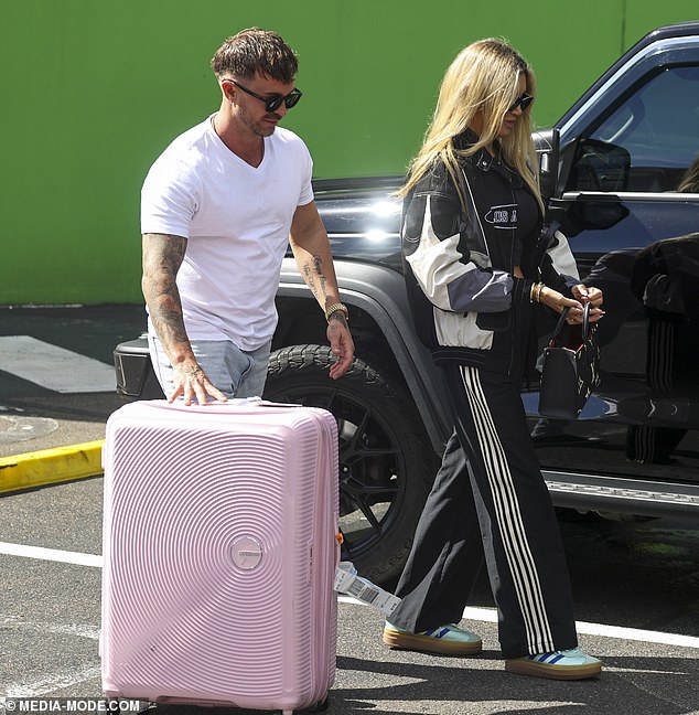Chris cut a casual figure in a fitted white T-shirt, light wash jeans and black sneakers, showing off his muscular arms and tattoo sleeve
