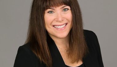 Loni Fagel is a psychotherapist who specialises in helping clients cope with medical trauma, grief and loss - but she didn't always use her qualifications for good