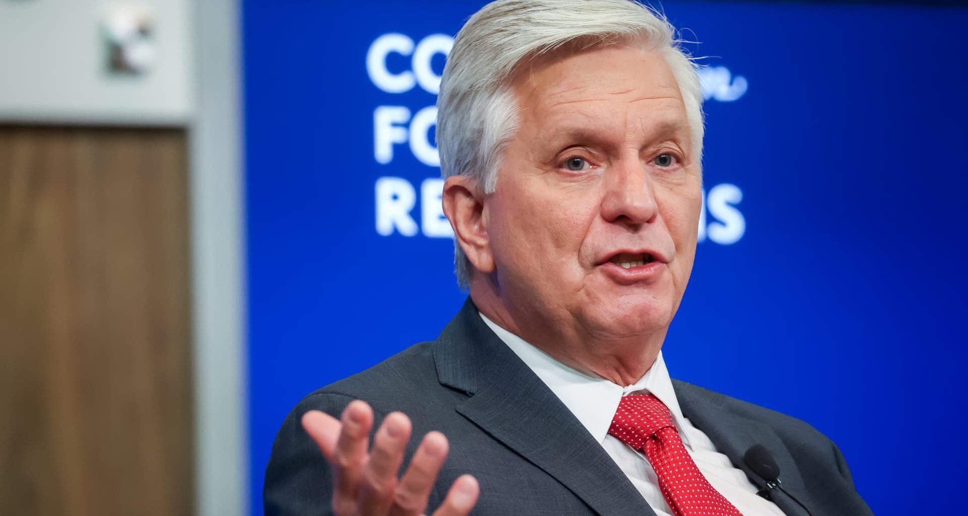 Fed Governor Waller says Iran war and labor market risks are keeping central bank on hold