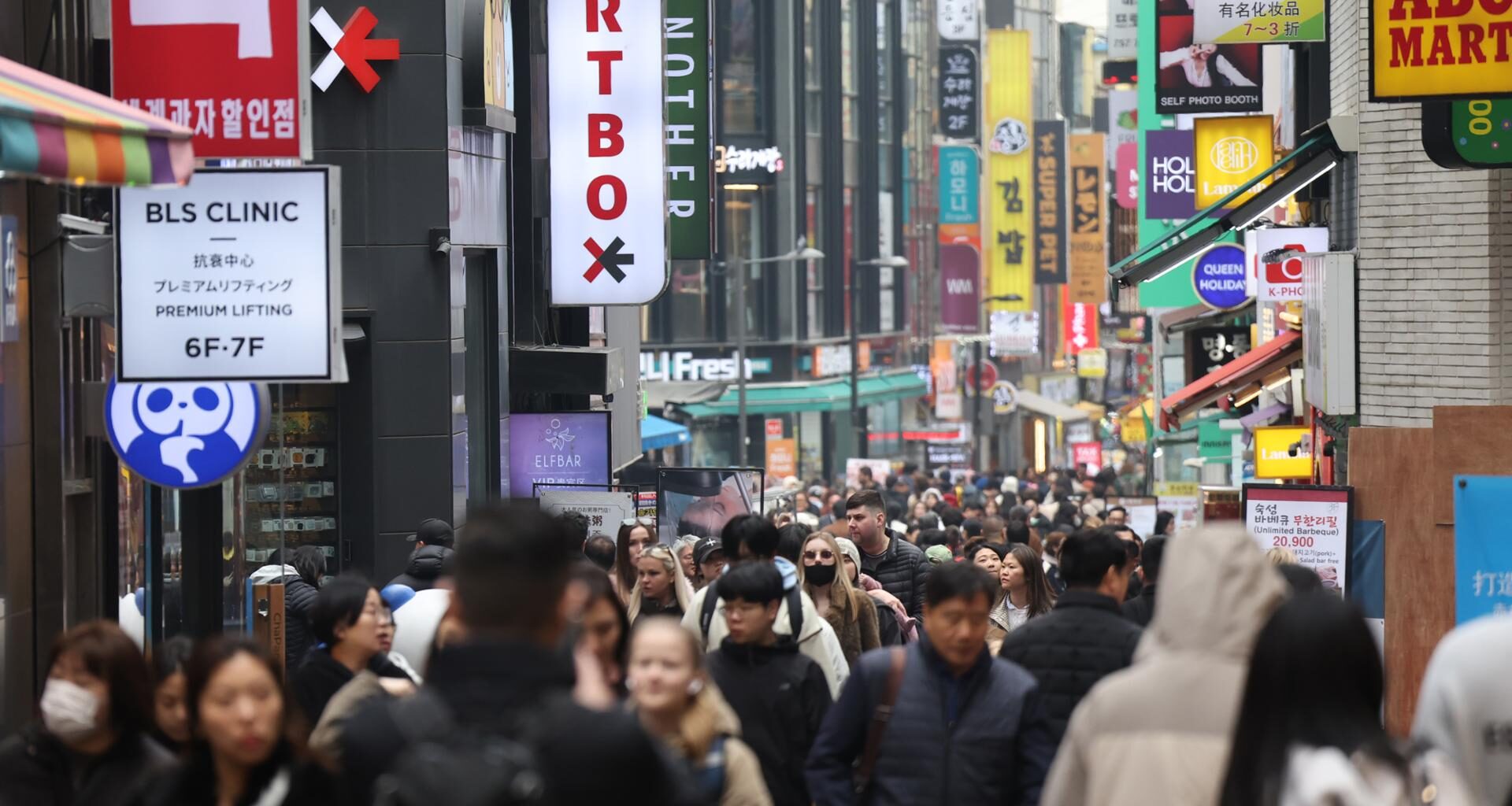 A street in Seoul’s shopping district of Myeong-dong is crowded with visitors, March 15. Yonhap