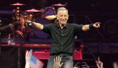Bruce Springsteen warns America is in 'dark times' at Minneapolis concert