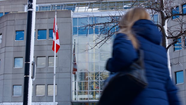 Thousands of federal employees weighing early retirement offer