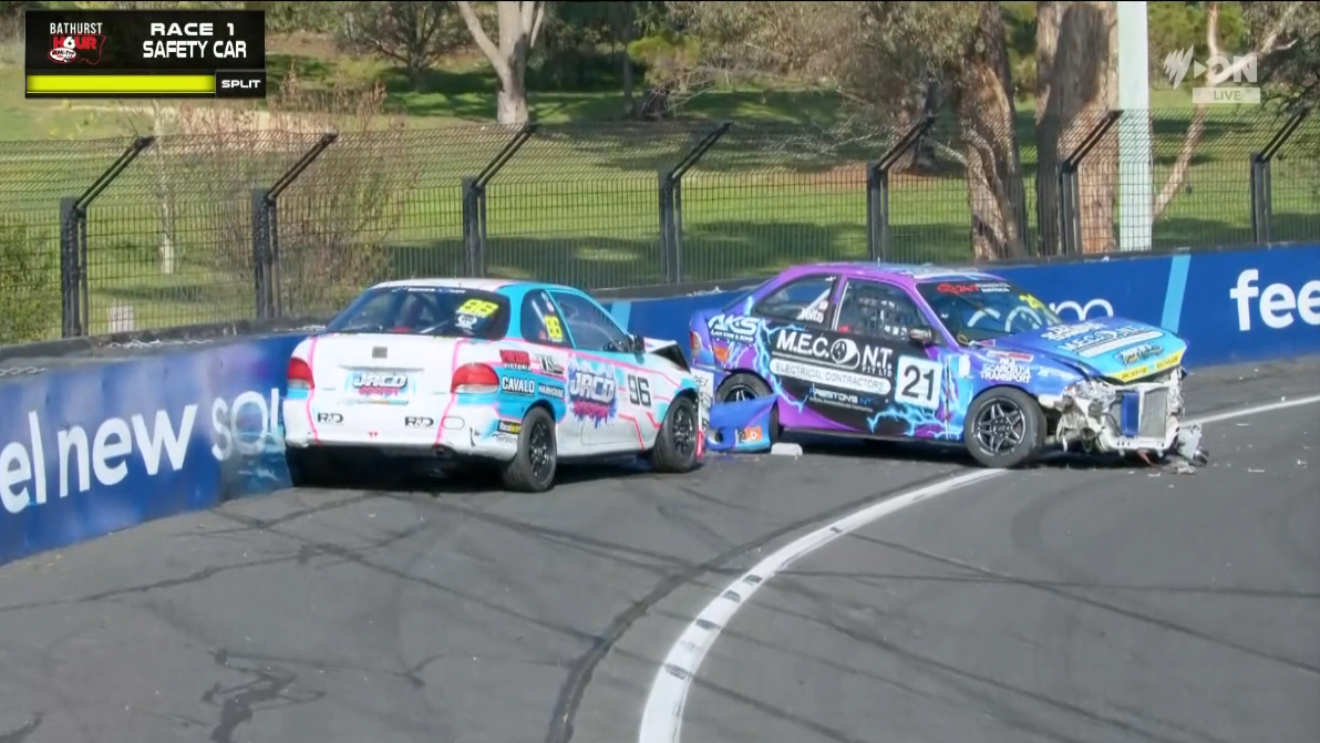 Hyundai Excel race marred by multi-car first lap crash at Bathurst