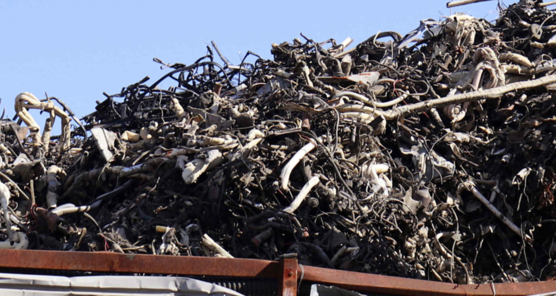 Japan to tighten restrictions on metal, plastic waste exports