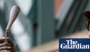 Ichiro Suzuki statue unveiling goes awry as bronze bat snaps during ceremony | Seattle Mariners