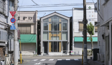 A House, Resident and Milk Delivery Service / Meguro Architecture Laboratory