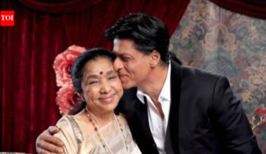 Shah Rukh Khan kisses Asha Bhosle in a heartwarming PIC as he pays emotional tribute to the legendary singer: 'I will miss her' | Hindi Movie News