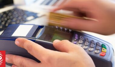 Services sector slumps again as PSI points to deeper contraction