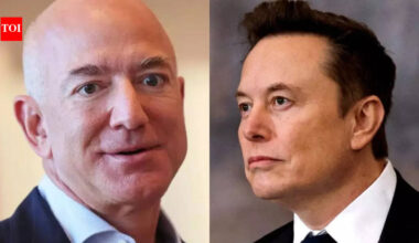 Elon Musk: While Amazon and SpaceX are sending complaint letters about each other to FCC, Elon Musk compliments Jeff Bezos' photograph of Blue Origin rocket; says … |