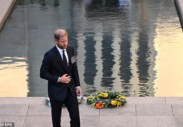 epa12891057 Prince Harry, Duke of Sussex lays a wreath as he attends the Last Post ceremony during his visit to the Australian War Memorial in Canberra, Australia, 15 April 2026. The Duke and Duchess of Sussex are visiting Australia on a four-day tour.  EPA/LUKAS COCH AUSTRALIA AND NEW ZEALAND OUT