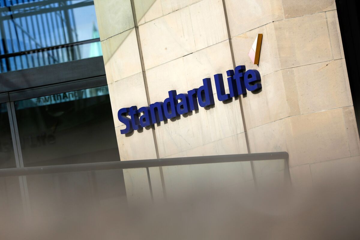 Standard Life to Buy Aegon UK for £2 Billion in Pensions Push