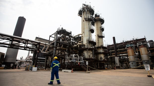 Canadian oil and gas losing competitive edge due to industrial carbon price: industry leaders