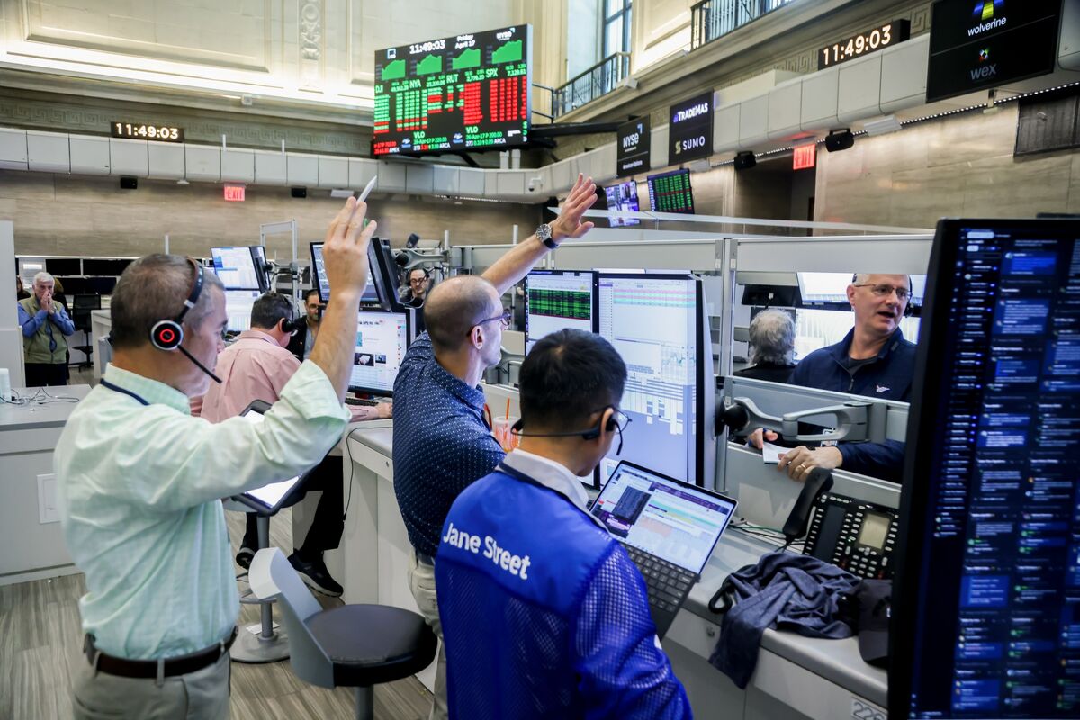 Credit Investors Shift to Riskier Bonds as Middle East Truce Boosts Optimism