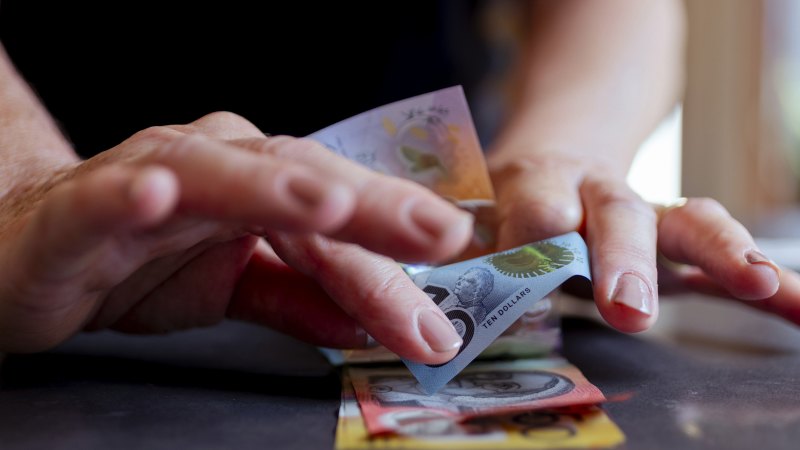 Australians buck long-term trend by using more notes and coins
