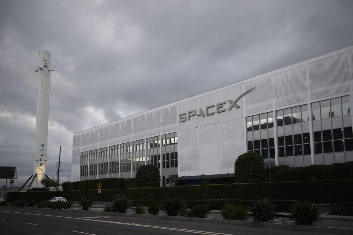 SpaceX Has Deal for Right to Acquire Cursor for $60 Billion