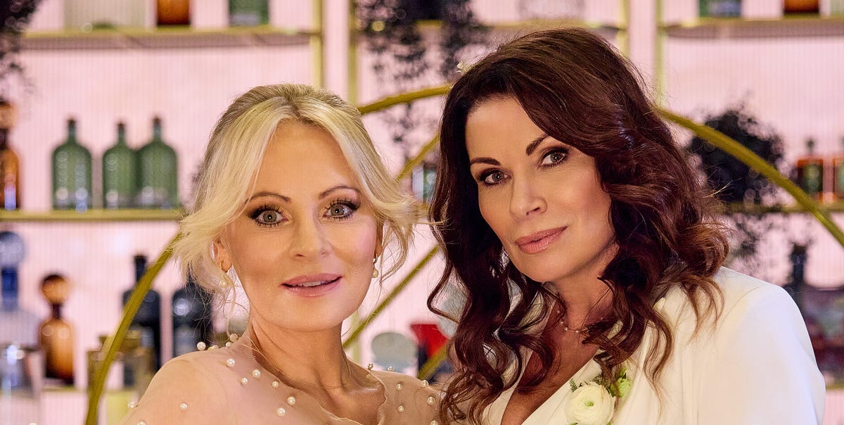 Coronation Street makes closing credits change after Carla and Lisa's wedding