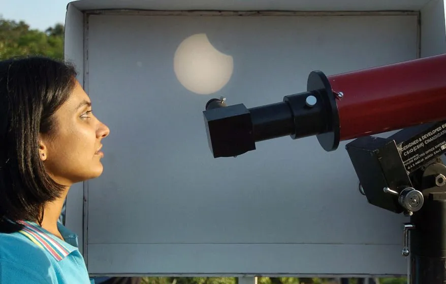 The projections of a partial solar eclipse in New Delhi, India, 29 March 2006. CreditL Manan Vatsyayana/AFP via Getty Images