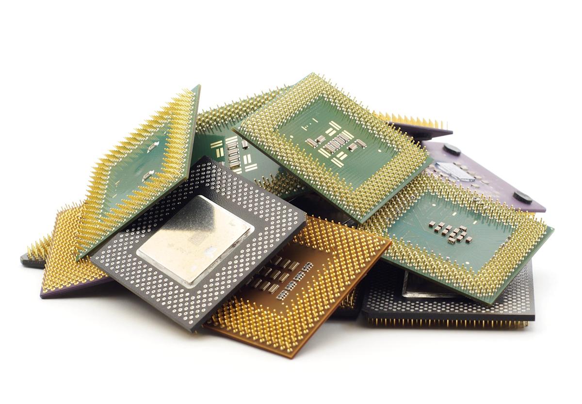 The AI Chip Rally Pushed SMH Higher. What Investors Should Know Before Buying.