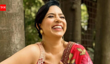 Rajshri Deshpande flaunts her scars from breast cancer surgery, netizens laud her spirit: 'To every woman dimming her light..' | Hindi Movie News