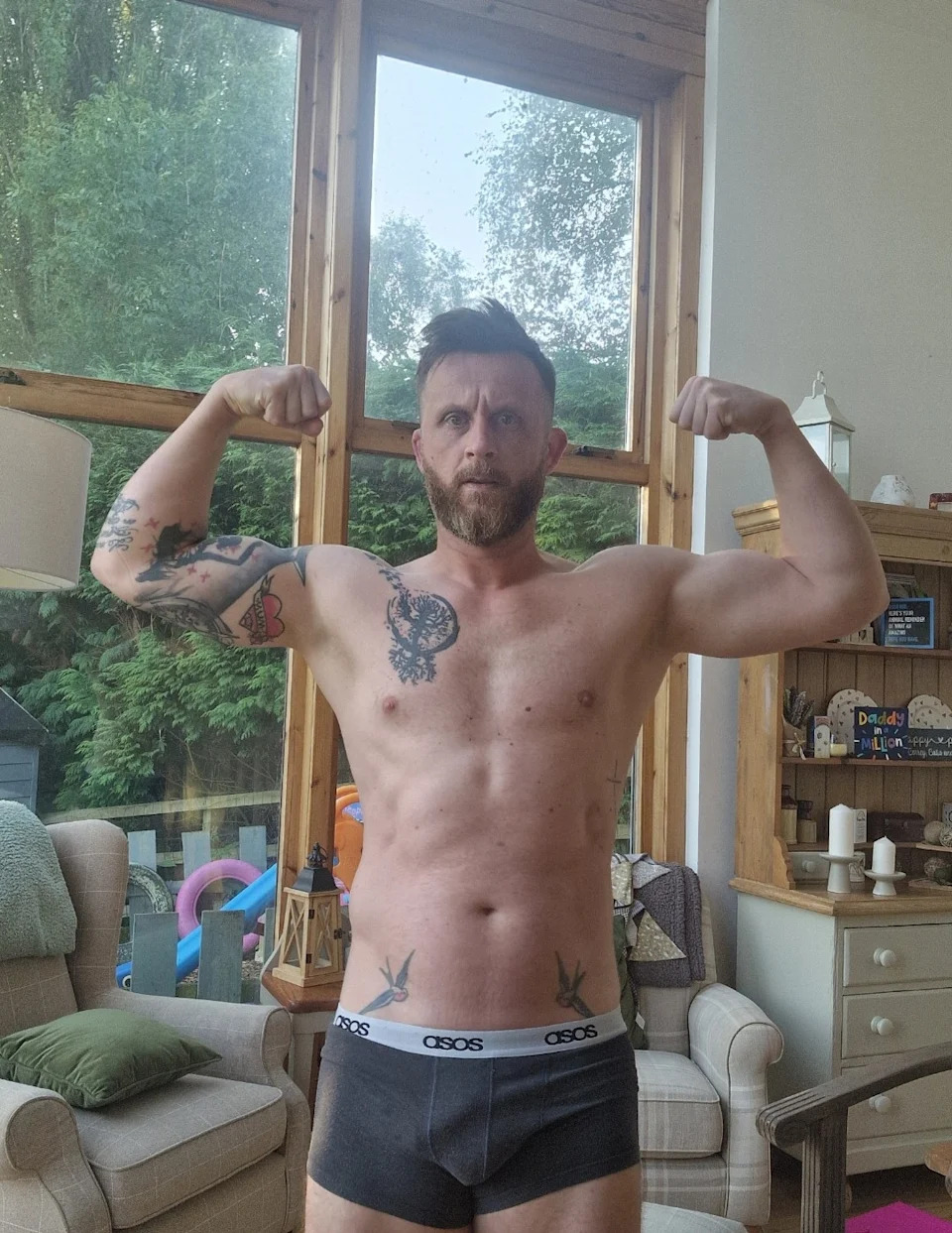 Gordy flexing his muscles shirtless