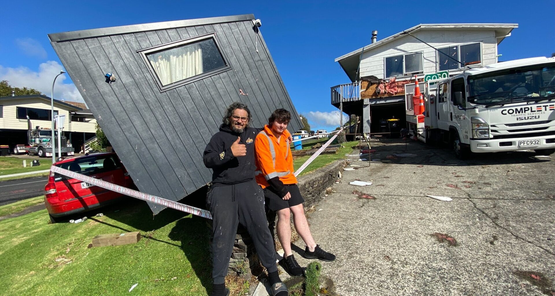SunLive - Homes damaged after tornado hits Tauranga