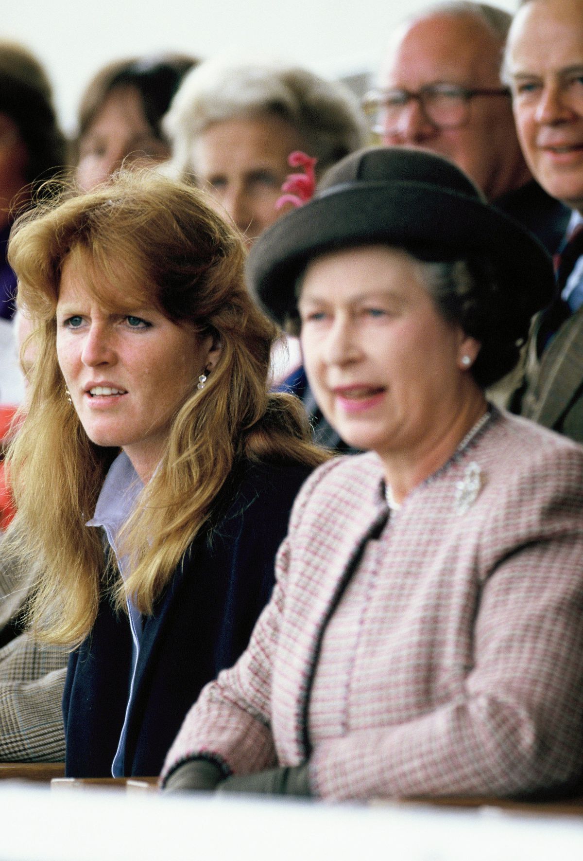 Sarah, Duchess of York (L), and Queen Elizabeth II in 1990 ca. in London, England.  (Photo by Georges De Keerle/Getty Images)