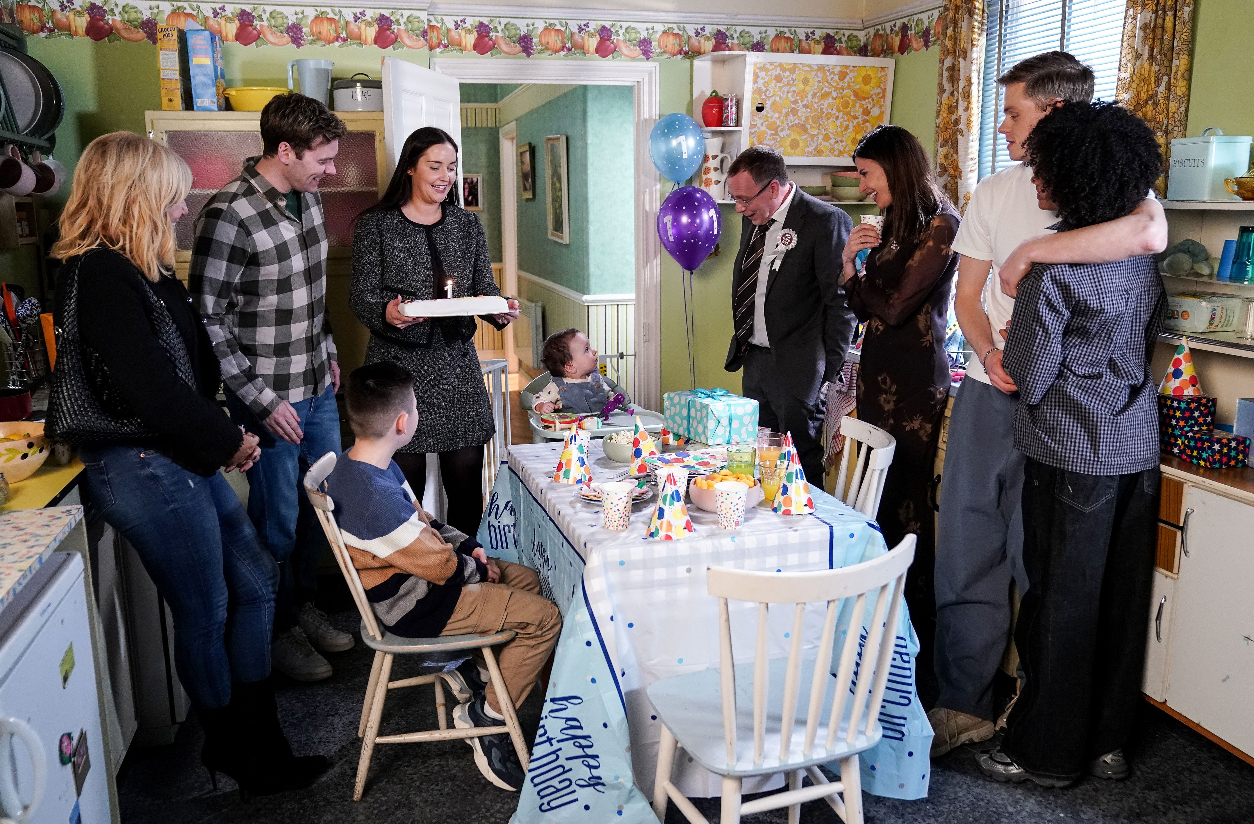 lauren branning, cindy beale, peter beale, ian beale, bea pollard, eastenders