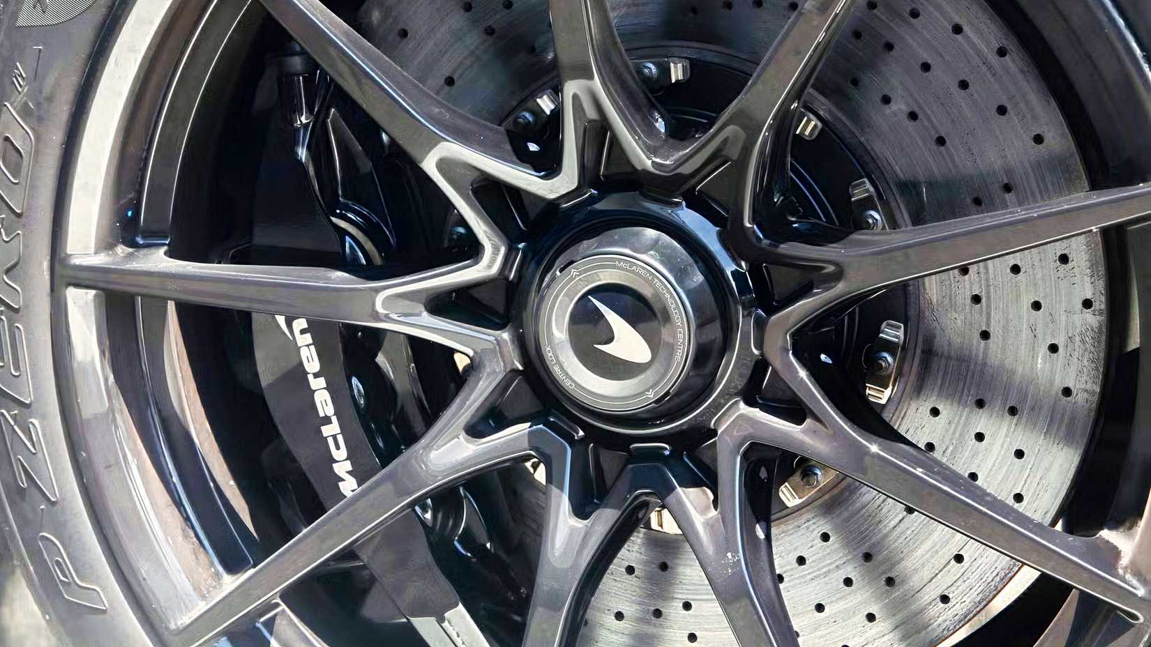 2020 McLaren Senna Brakes