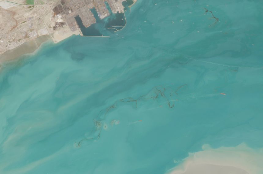Image taken April 7 shows oil spill near Iran's Qeshm Island.