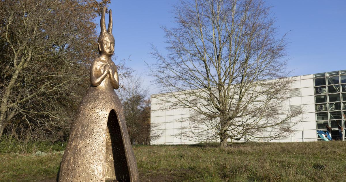 Norwich Sainsbury Centre giant rabbit sculpture on show