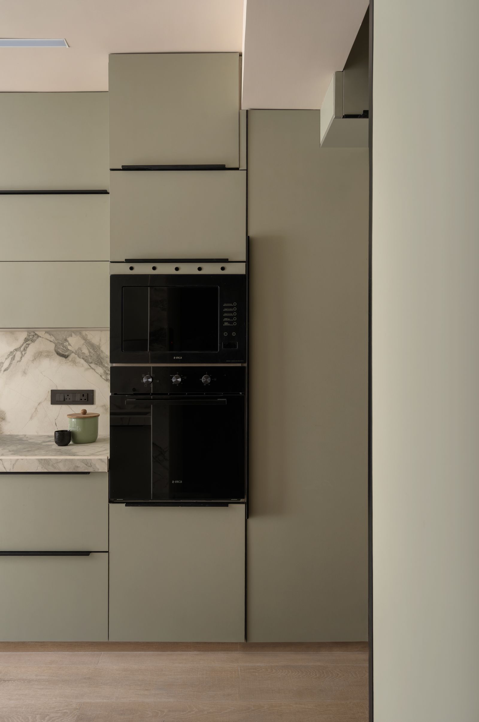 Image may contain Appliance Device Electrical Device Microwave Oven and Indoors