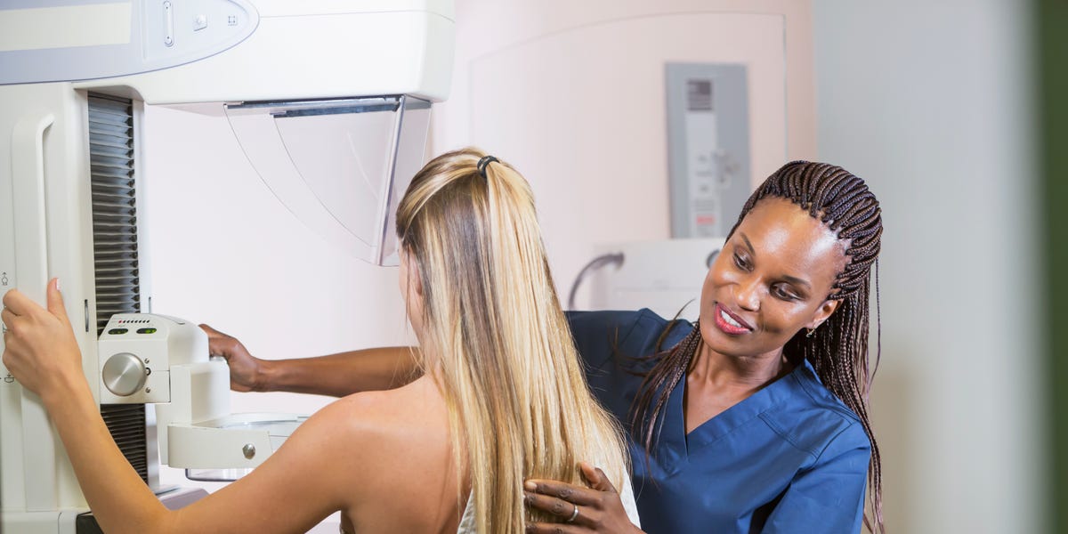 New Guidelines Recommend Women 35 and Up Get AI-Assisted Mammograms