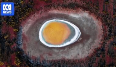 Aerial photographer's hunt for salt lake 'Easter eggs' yields striking images in WA