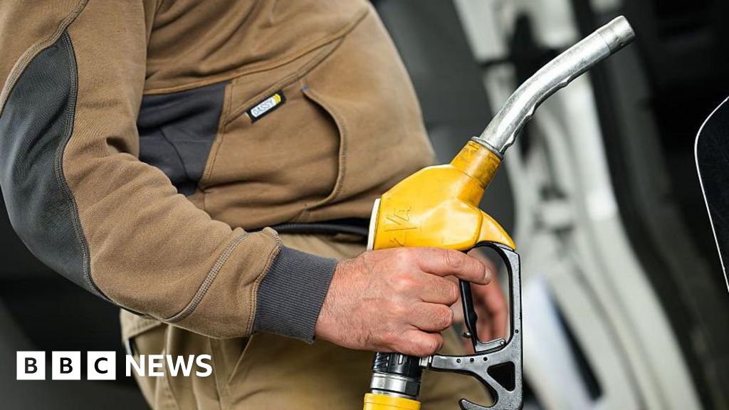 Oil prices fluctuate as status of US-Iran peace talks remains unclear - BBC