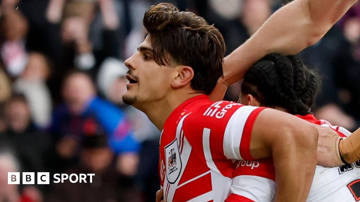 St Helens celebrate Bill Leyland's try against Wigan Warriors