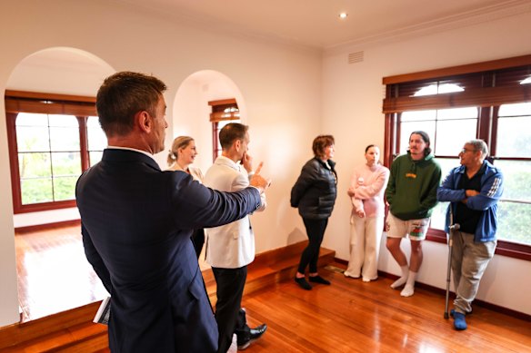 The large numbers of properties being withdrawn from auction indicates many sellers are willing to wait for a more conducive market.