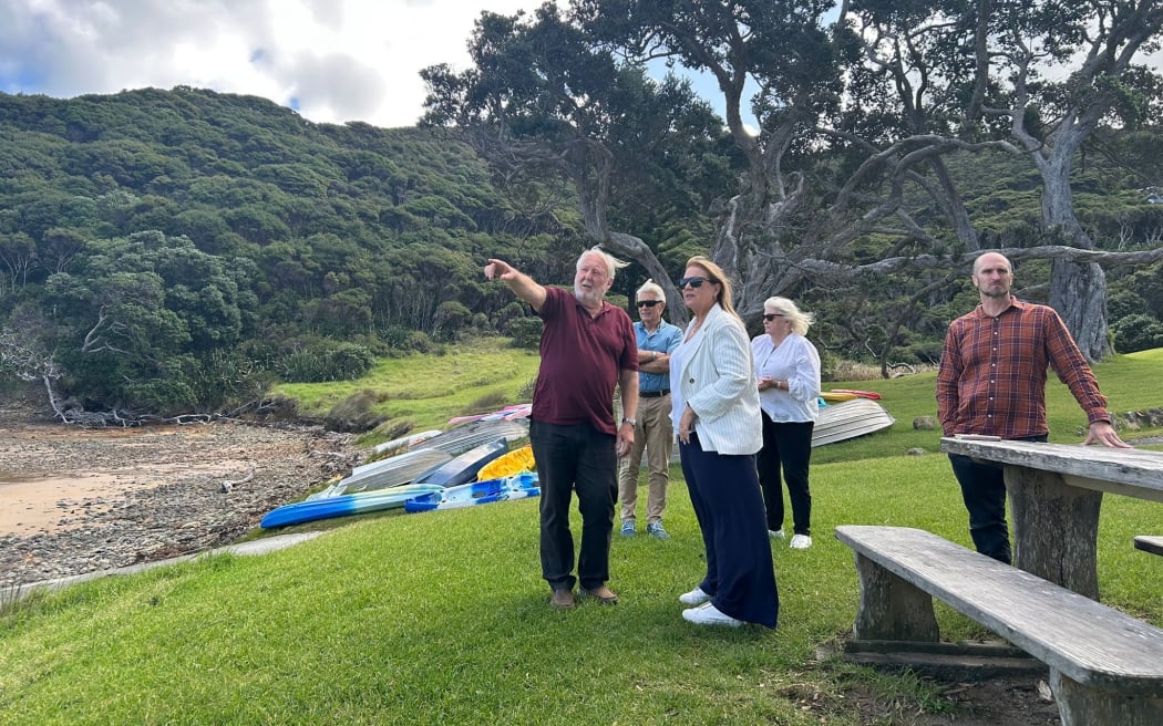 Oceans and Fisheries under-secretary has met with iwi and the local board on Aotea/Great Barrier Island.