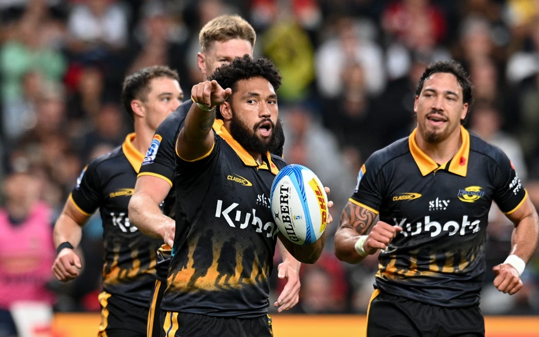 Fehi Fineanganofo of the Hurricanes celebrates.